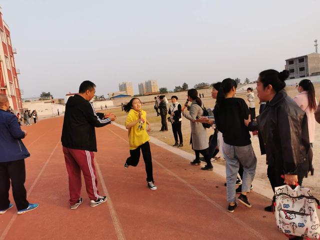体育|锻炼体育技能 提高身体素质 淇县五中举行七年级期中体育测试