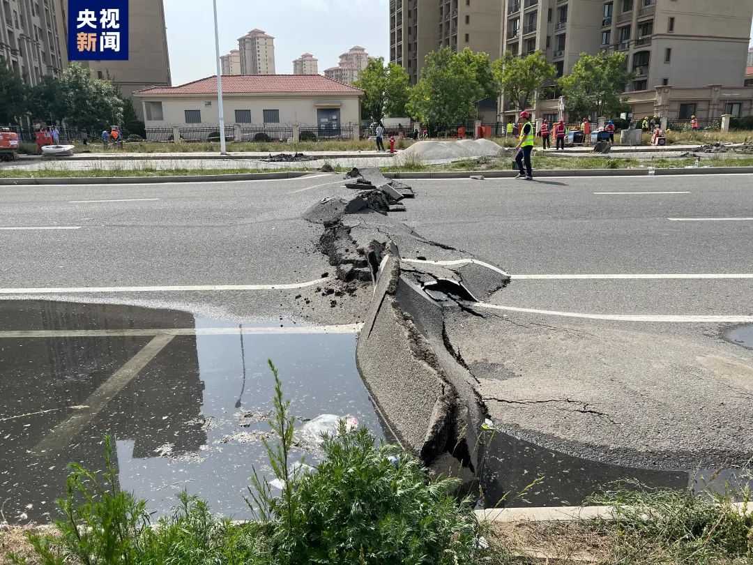 路面开裂后业主搬家_后续各节模板不应支撑于地面_地面塌陷与地面沉降