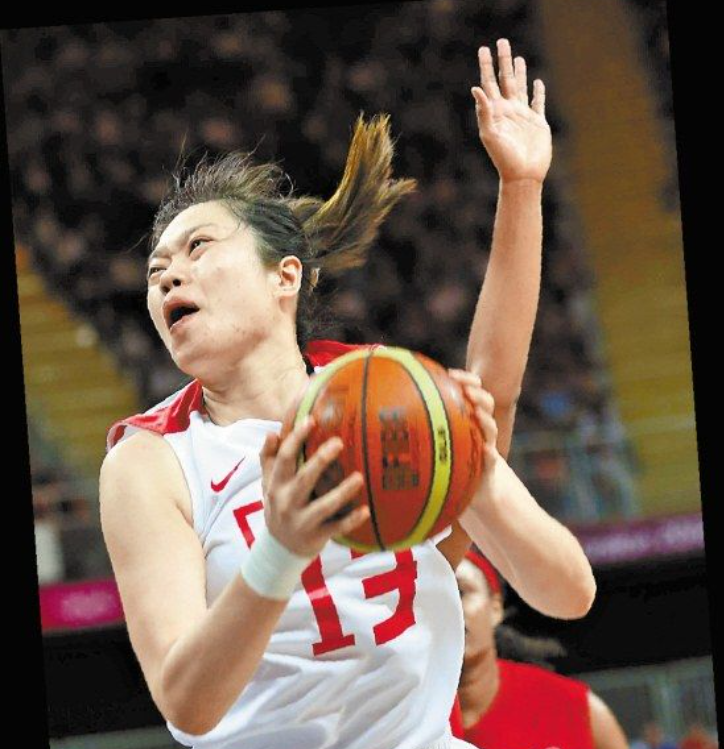 41岁陈晓丽:被称作"女篮王治郅",嫁给公务员,如今是大学教授