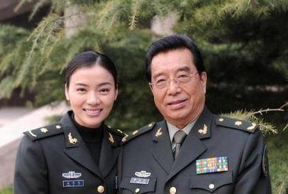 陈思思顶着压力力挺李双江,两人关系扑朔迷离,今终于被"揭露"