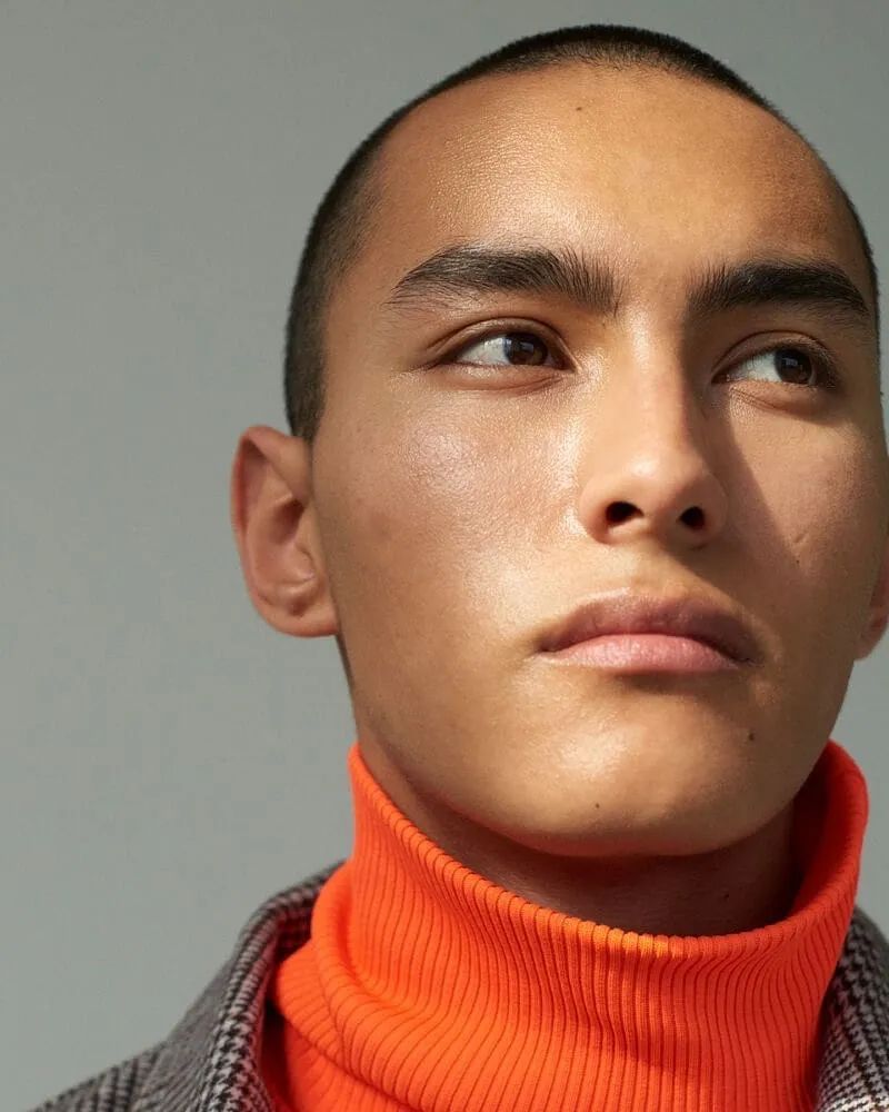 利比亚新人男模特亚历山大·韦沃,十一岁时便因为战争无家可归