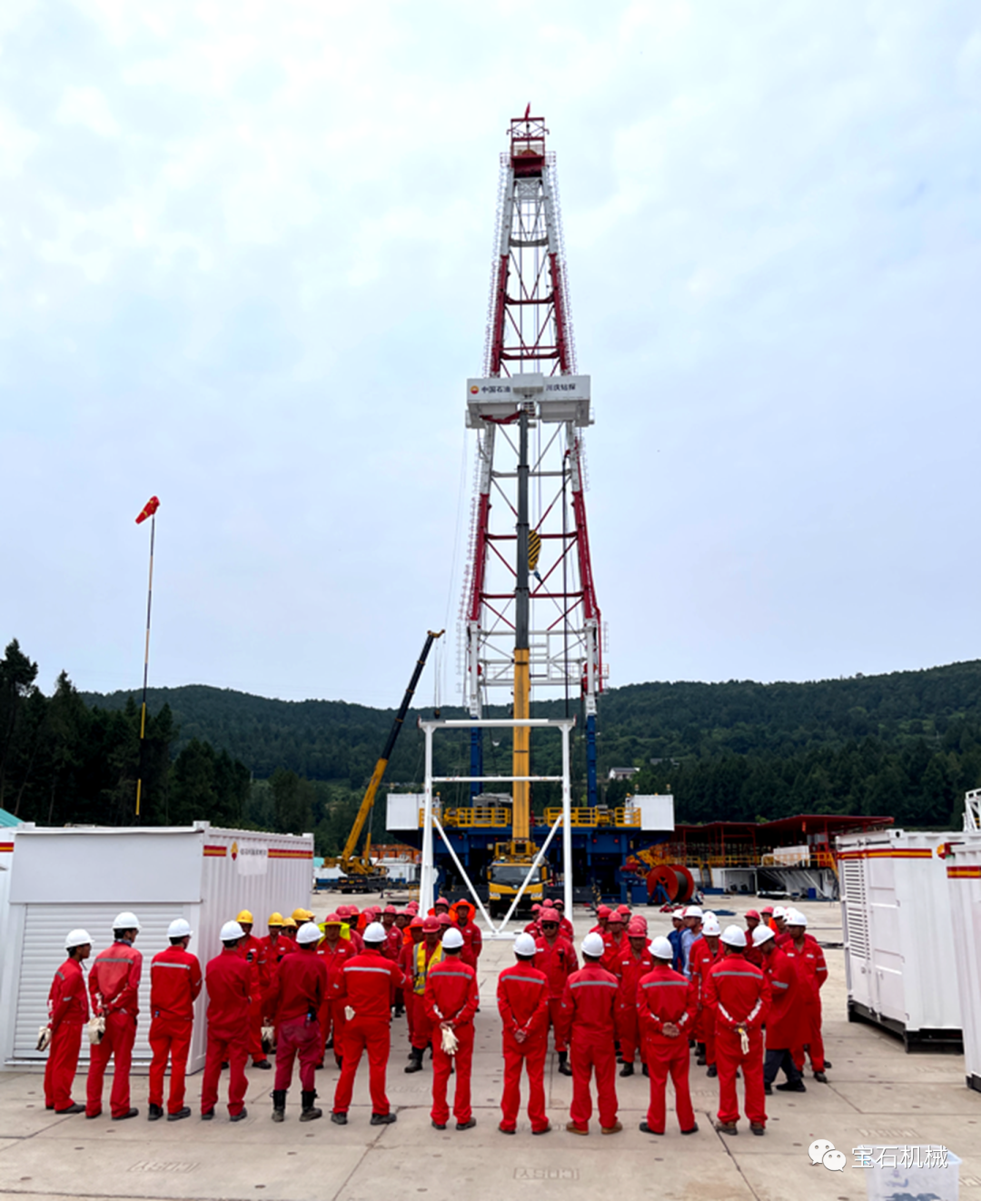 川庆钻探12000米特深井自动化钻机在四川起升!