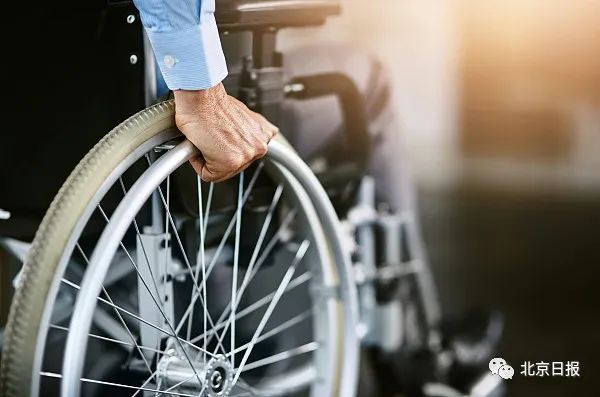 推荐|三天，内蒙古赤峰十八弯盲道已改成直线，住建局工作人员发声