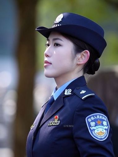 警察 英姿飒爽巾帼不让须眉 青春 又美又飒的小姐姐