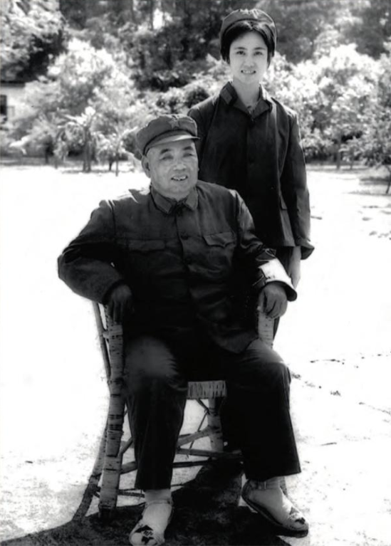 图|许世友与女儿许华山合影