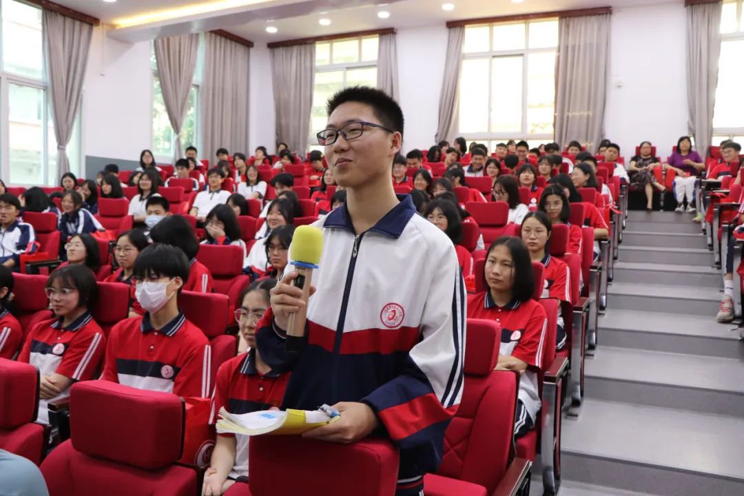 虹润公司董事长林善平莅临顺昌二中开展专题讲座