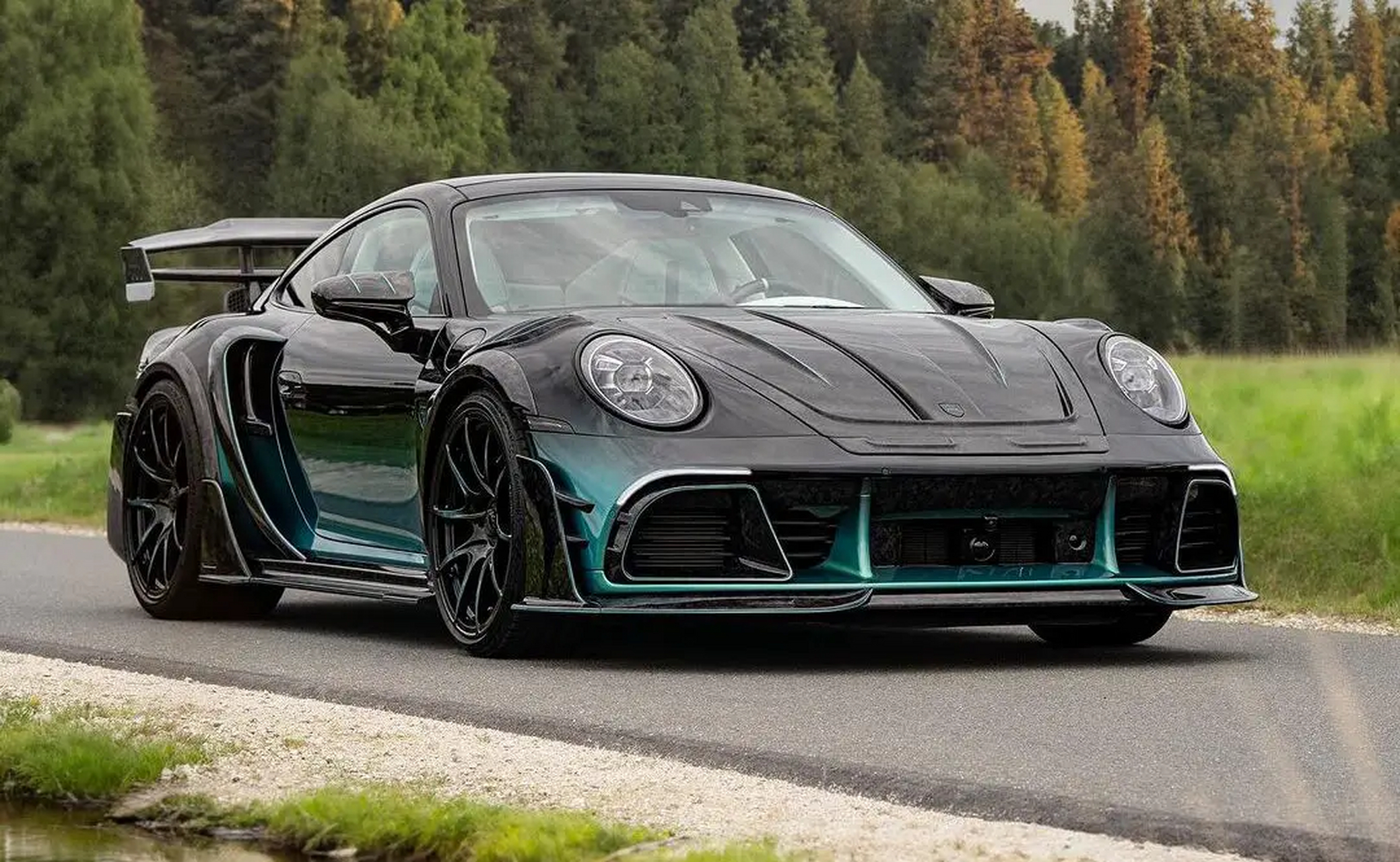 mansory对保时捷911 turbos进行了豪华改装,外观采用高品质碳纤维材质