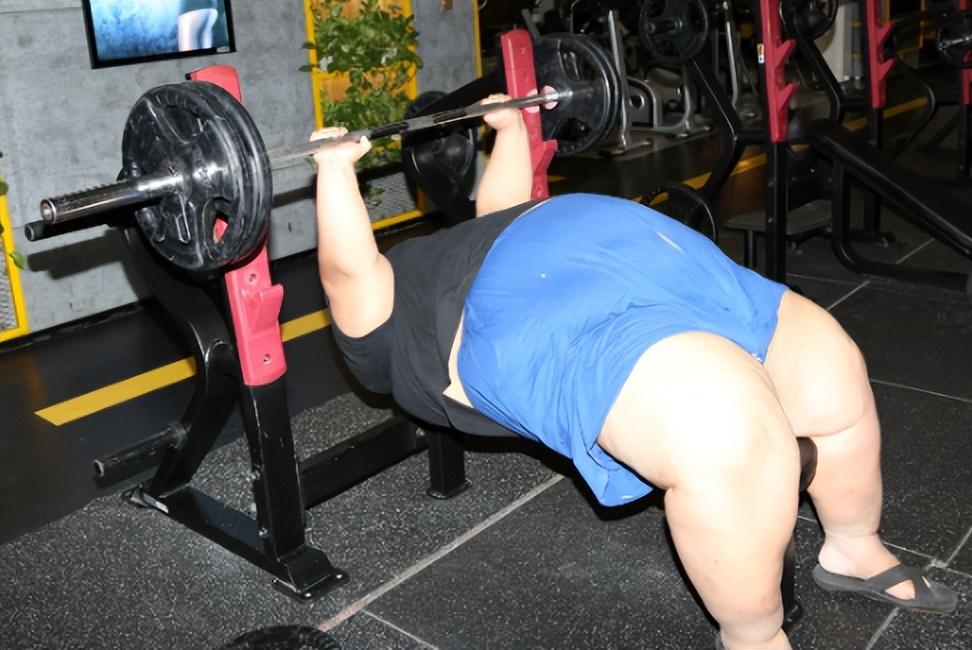 回顾中国首胖王浩楠为爱暴瘦480斤成名后和娇妻离婚