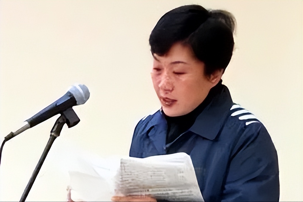 2001年,湖南女贪蒋艳萍落马:色诱众高官走仕途,被八旬老汉扳倒