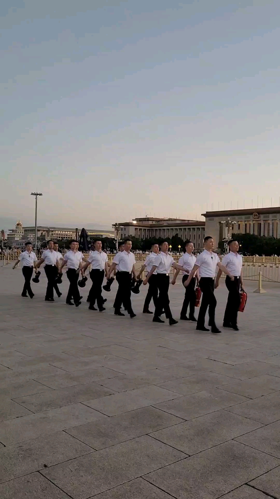 北极天安门便衣武警,英姿飒爽太帅了