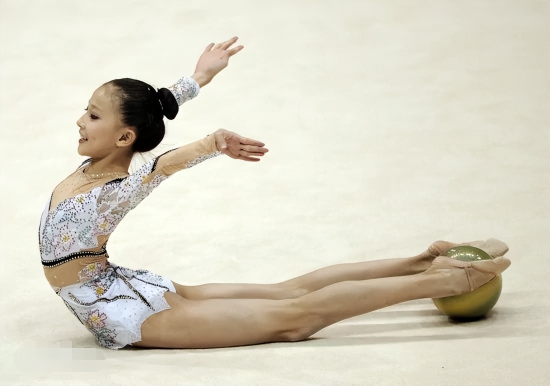 孙杨妻子张豆豆:因挺胸照意外走红发育太好退役,长相不输女明星