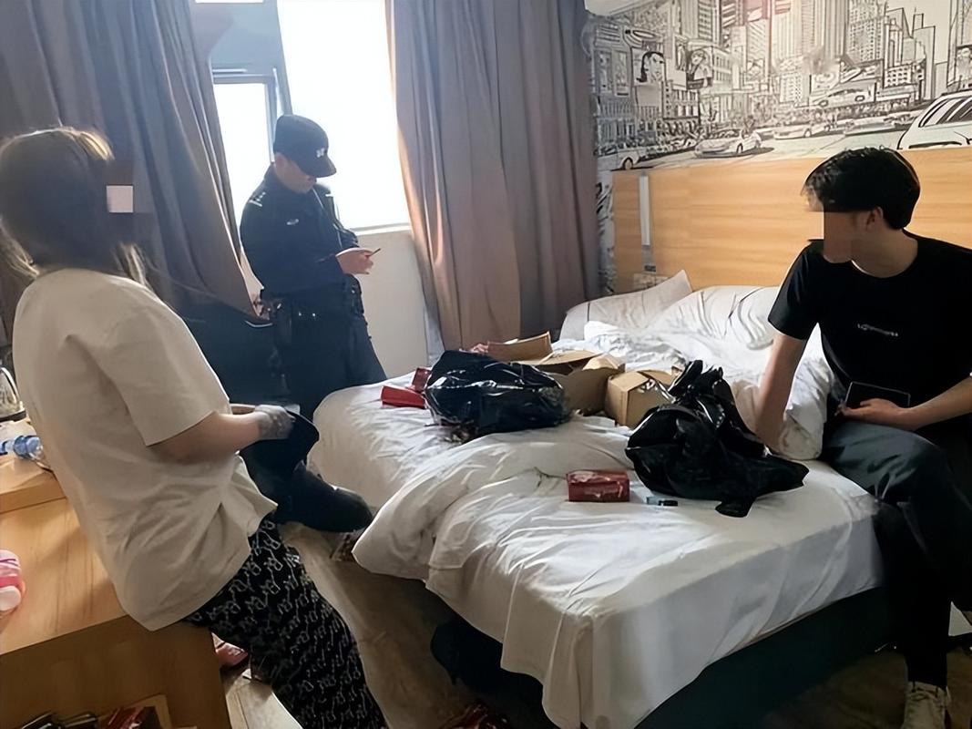 非夫妻住酒店,只登记一人身份证,遇见警察查房会有什么样后果?