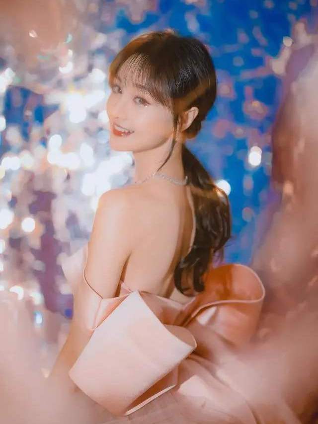 29岁的郑爽,甜美清纯中透着性感韵味,极具成熟之美!