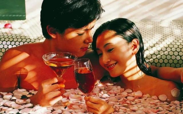 为什么说情侣不能一起洗澡?主要是"3个原因",结过婚的都懂!