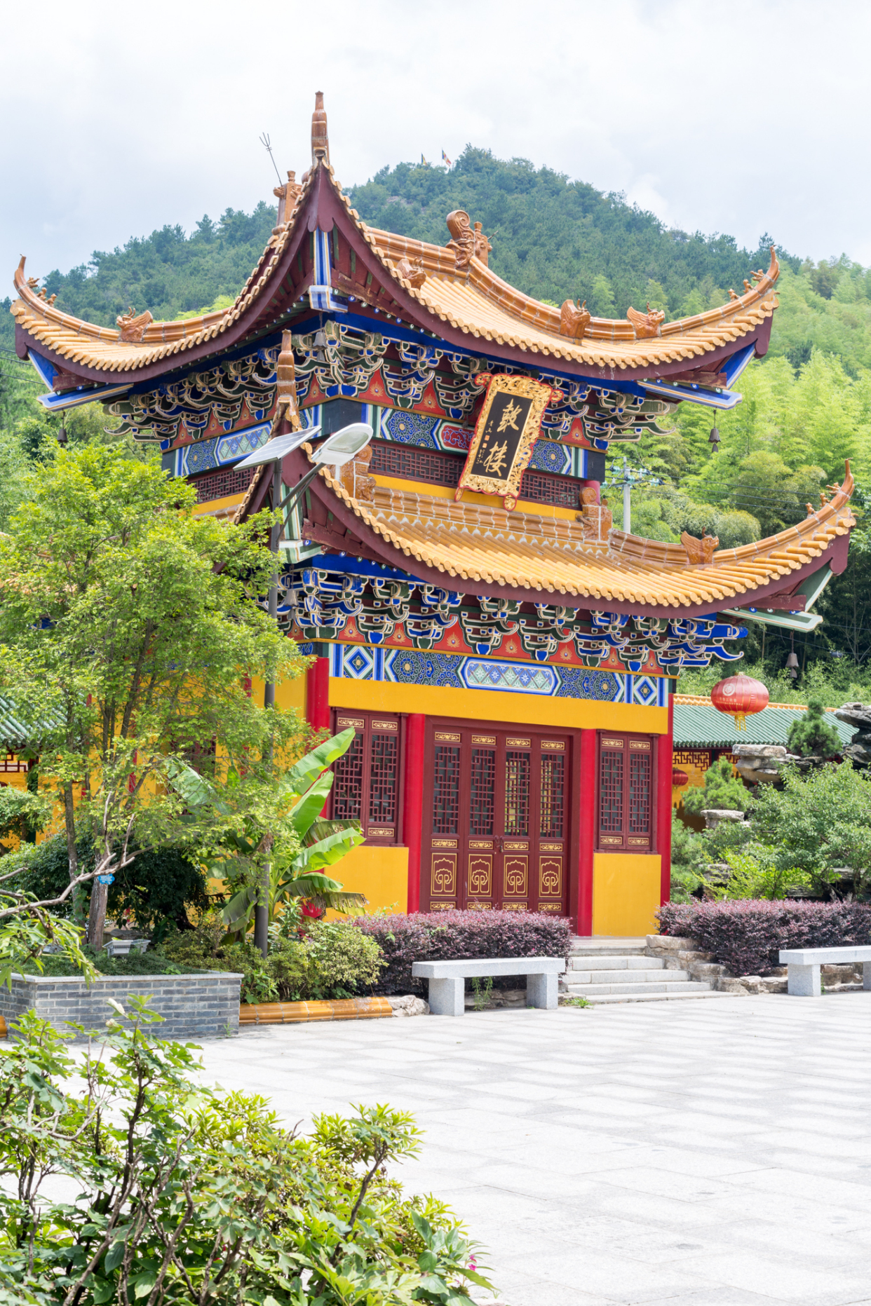 主持亲自重建此寺,耗时十年,这应该是中国最虔诚的寺庙了吧?