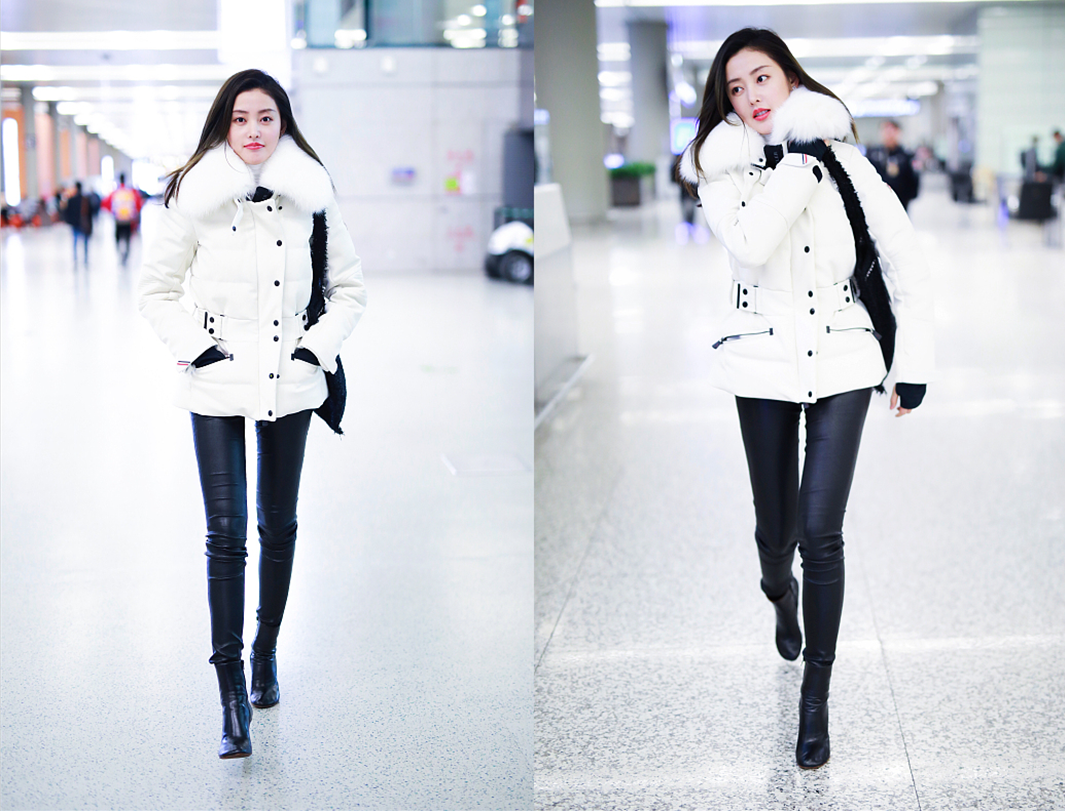 "白色外套"怎么穿都好看,看张天爱的日常打扮,活力十足还高级