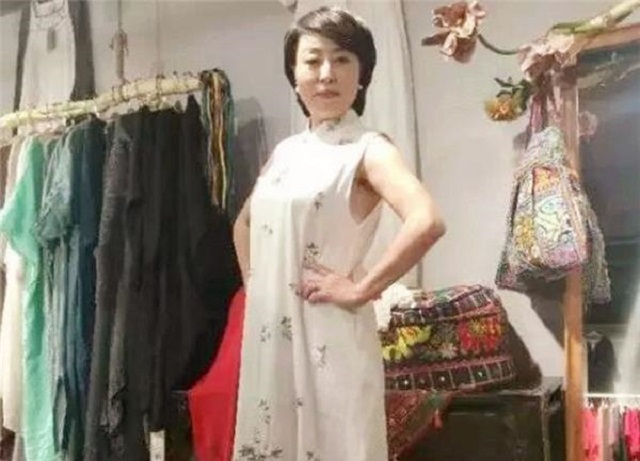 41岁女总裁李巧林:二婚嫁小19岁下属,50岁生下三胞胎