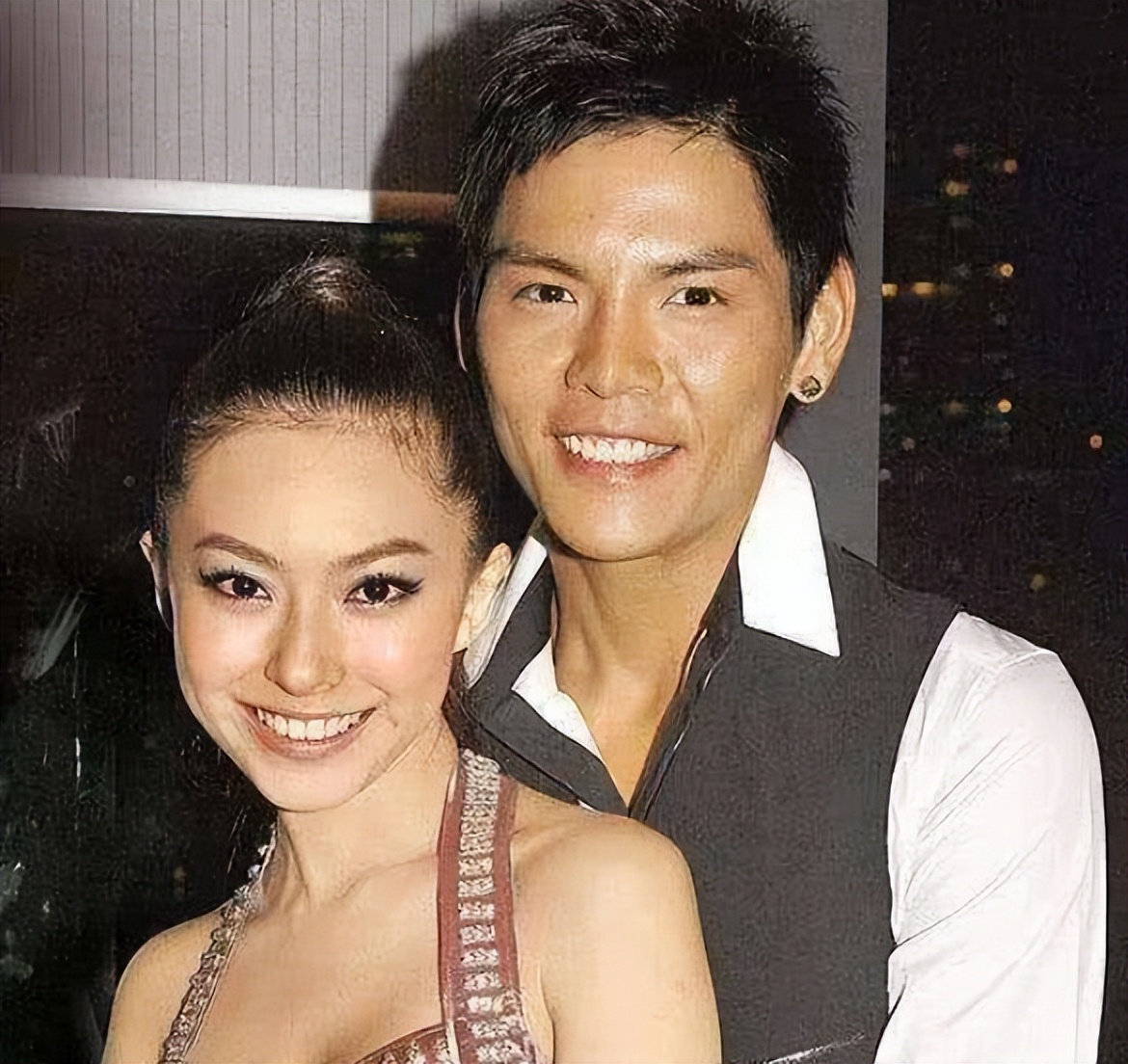 向佐先恋人妻黄婉佩,后爱离异带娃王秋紫,难怪郭碧婷得向太青睐