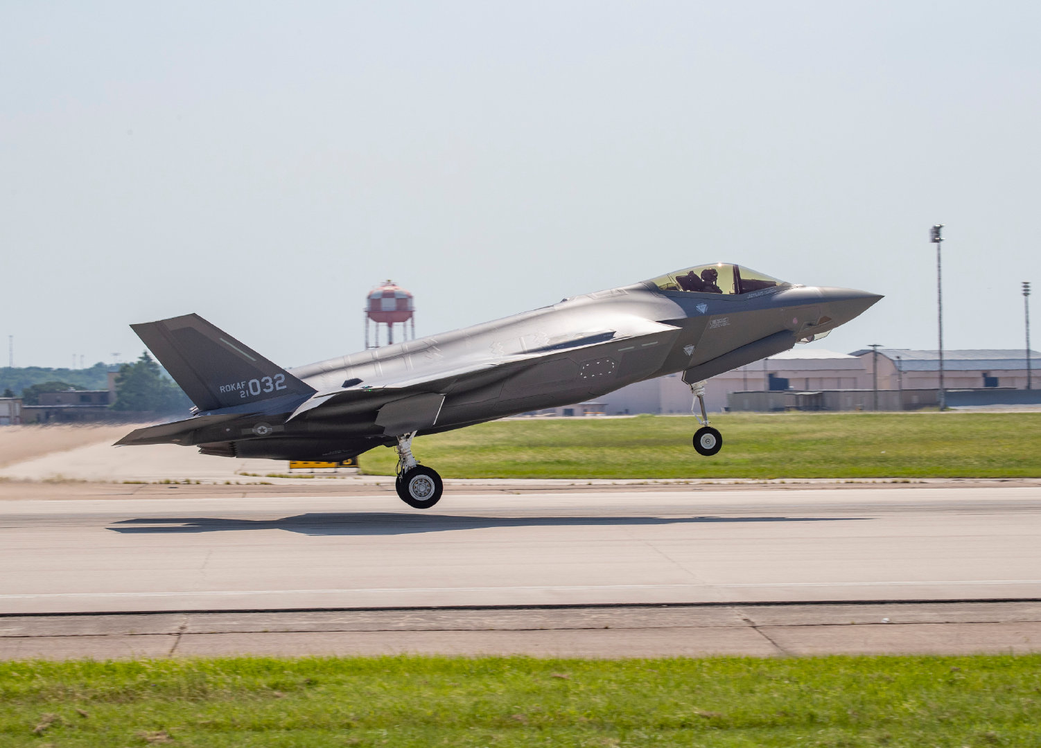 不声不响,一天时间接收4架f-35a隐形战斗机,韩国空军后来居上