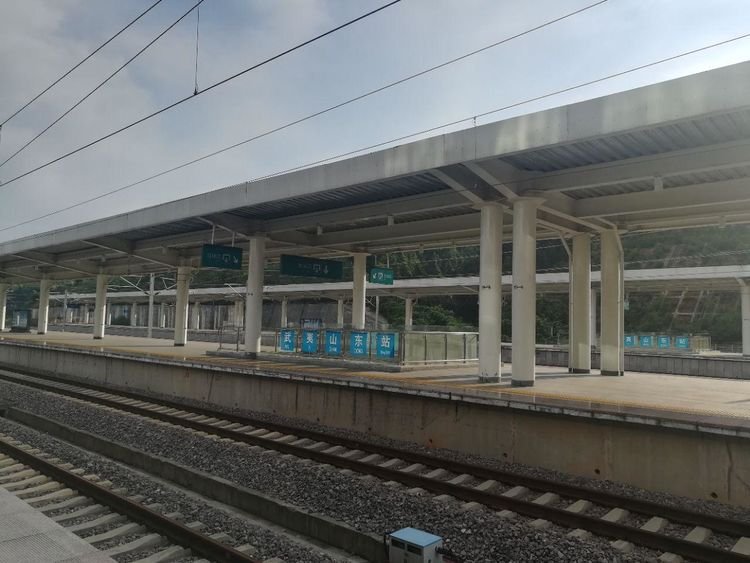 我国很容易坐错车的武夷山东站,车站与目的地距离远,就在福建