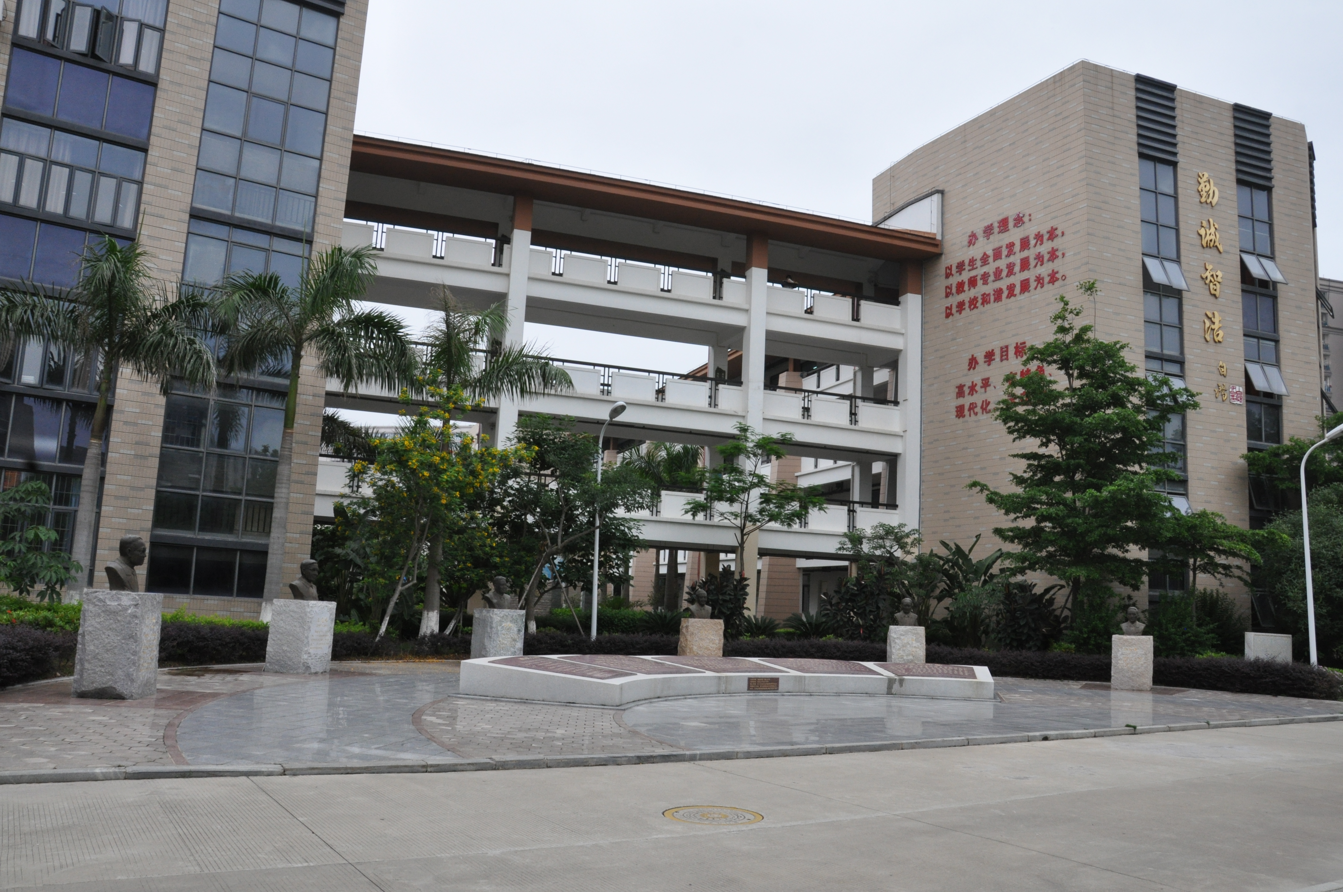 厦门二中简介及现任领导