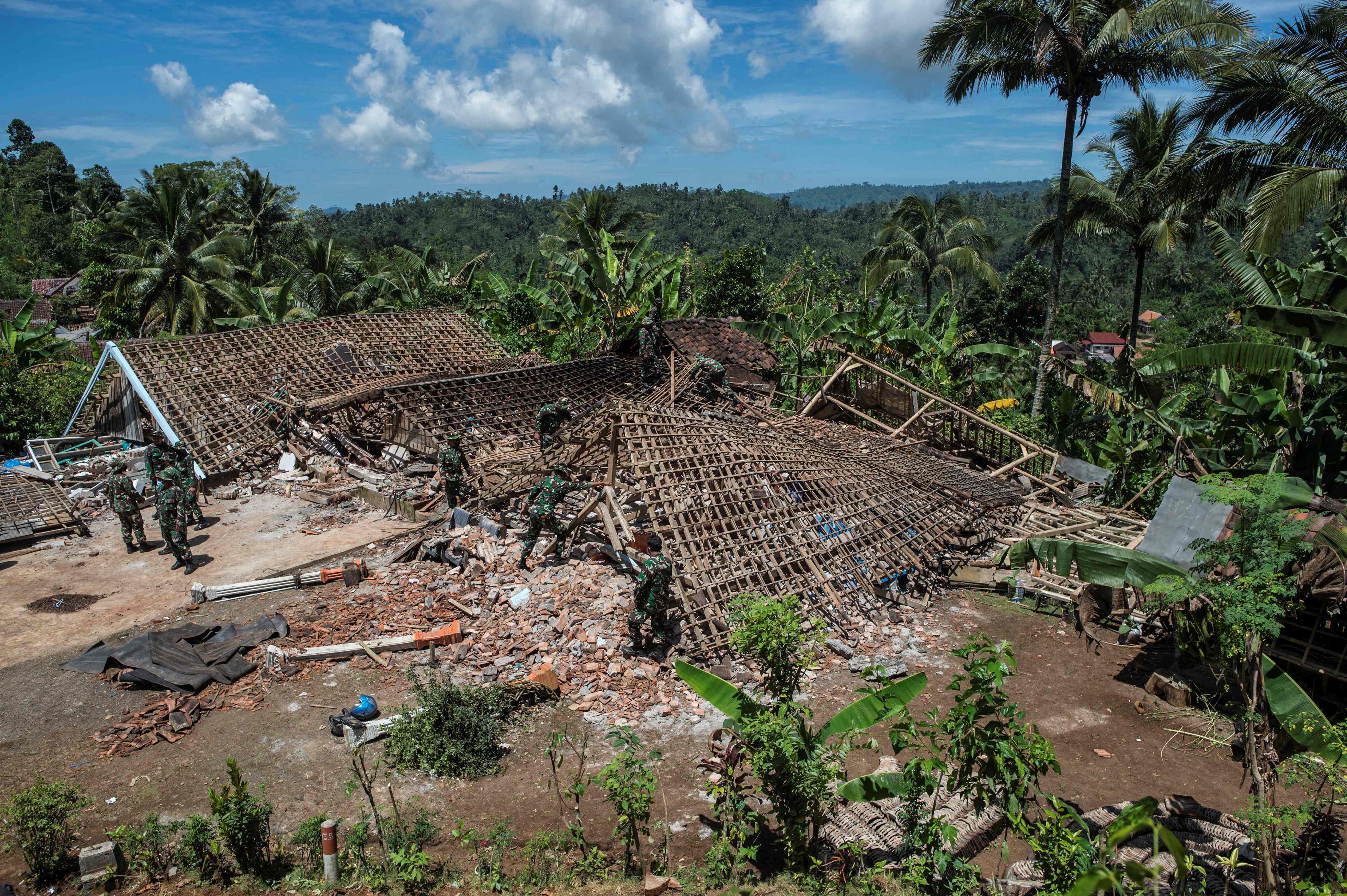 印尼东爪哇省地震已致8死39伤