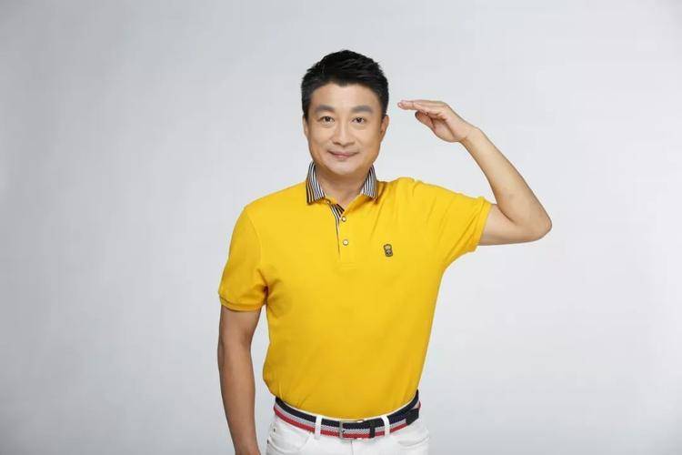 原深圳卫视主持人董超:容颜苍老开直播,人气冷清好心酸