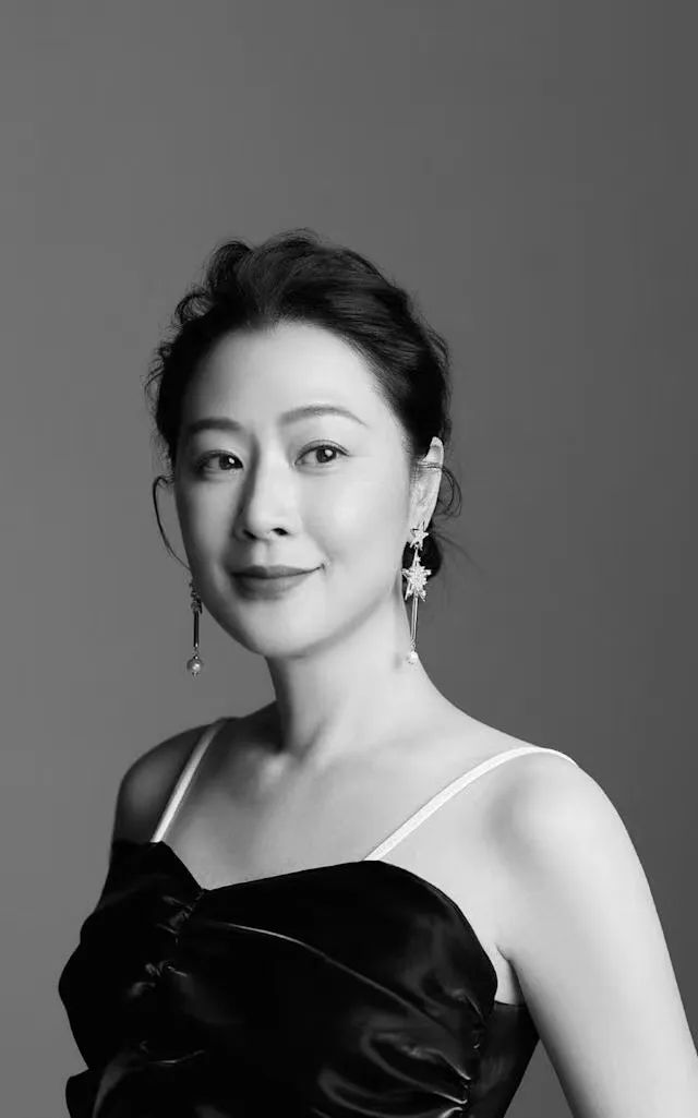 "慕容九"侯炳莹:患癌退圈20年又复出,母女反目,写书曝秘辛