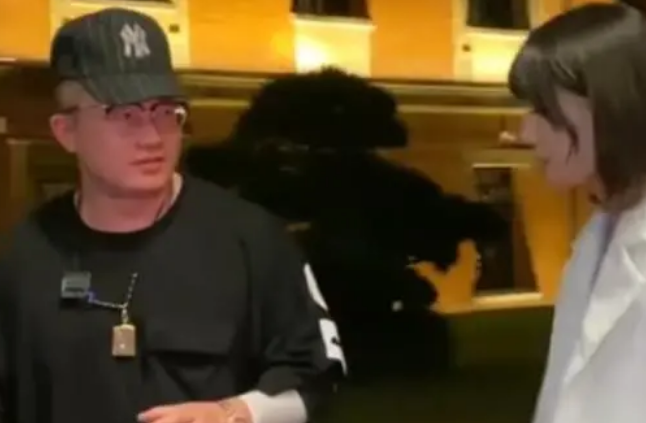 全网第一撩妹高手李二狗,pcrc创始人,一辆车就抵王思聪一个车库