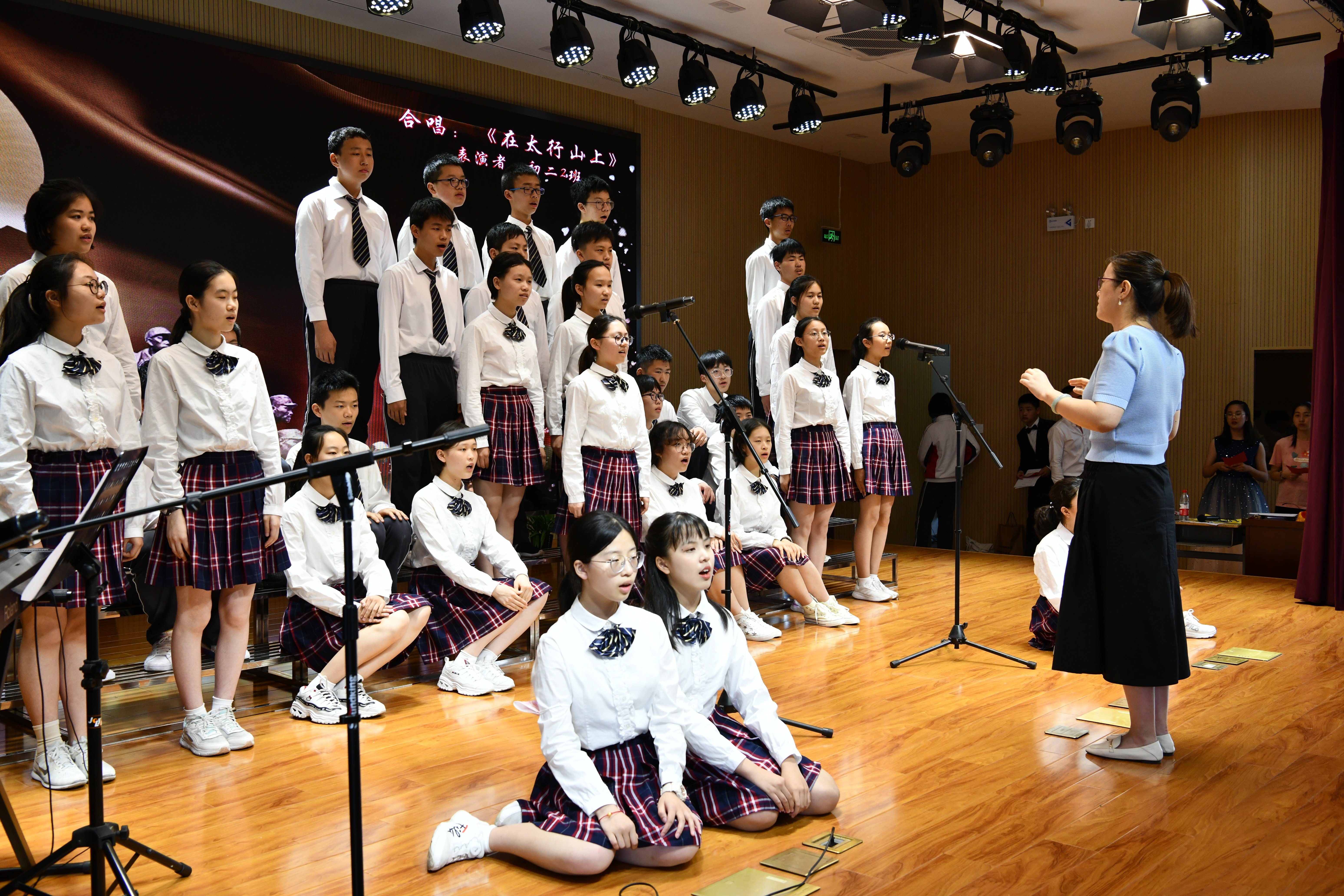 彭浦初级中学学子过了一个"红色"艺术季