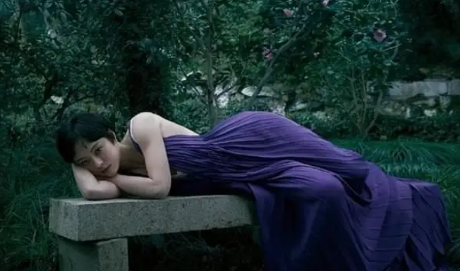 39岁孙俪大尺度照片流出,尽显凹凸有致的身材,引起众多争议