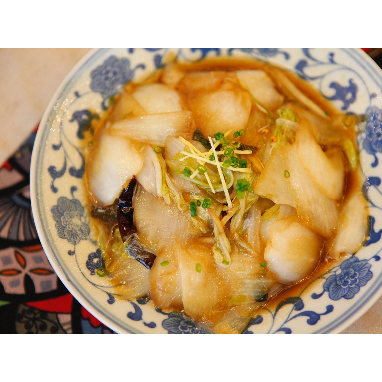 1:白菜梆子和叶子分开,成熟时间不一样,白菜梆子切抹刀片,断筋入味