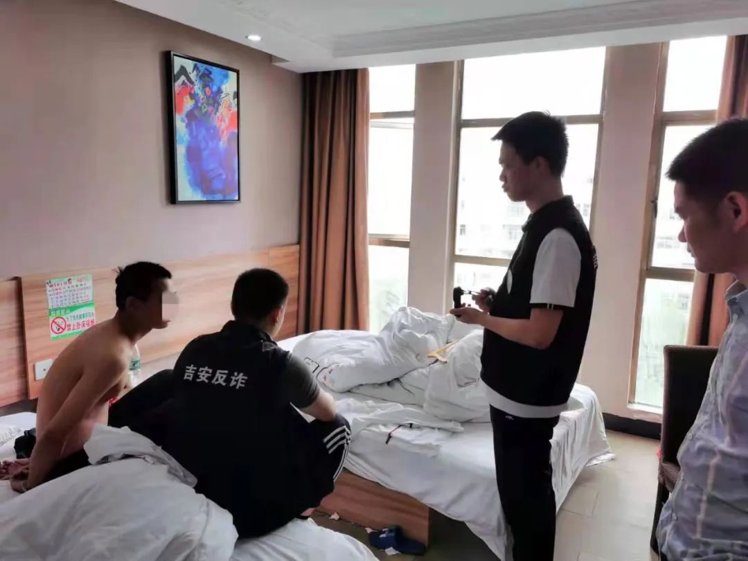 在酒店抓获犯罪嫌疑人