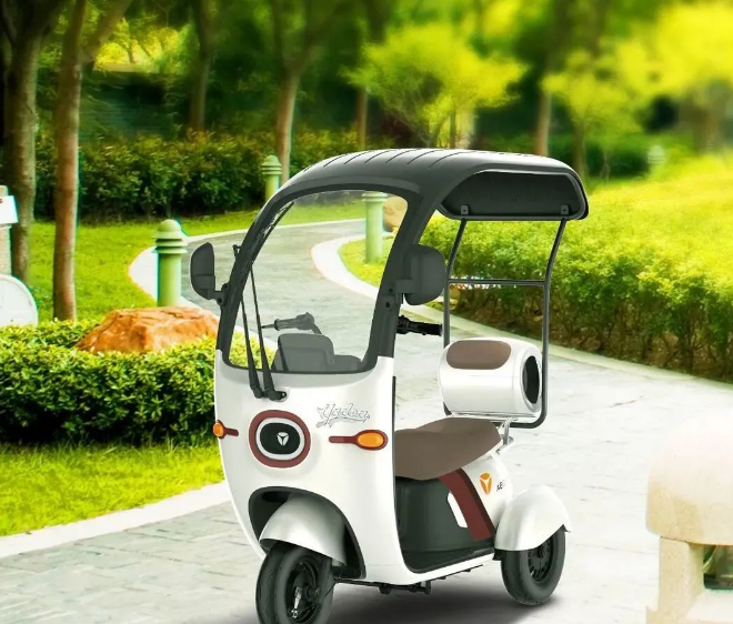 雅迪发布第2代电动三轮车,自带雨篷,配增程系统,方便代步接娃