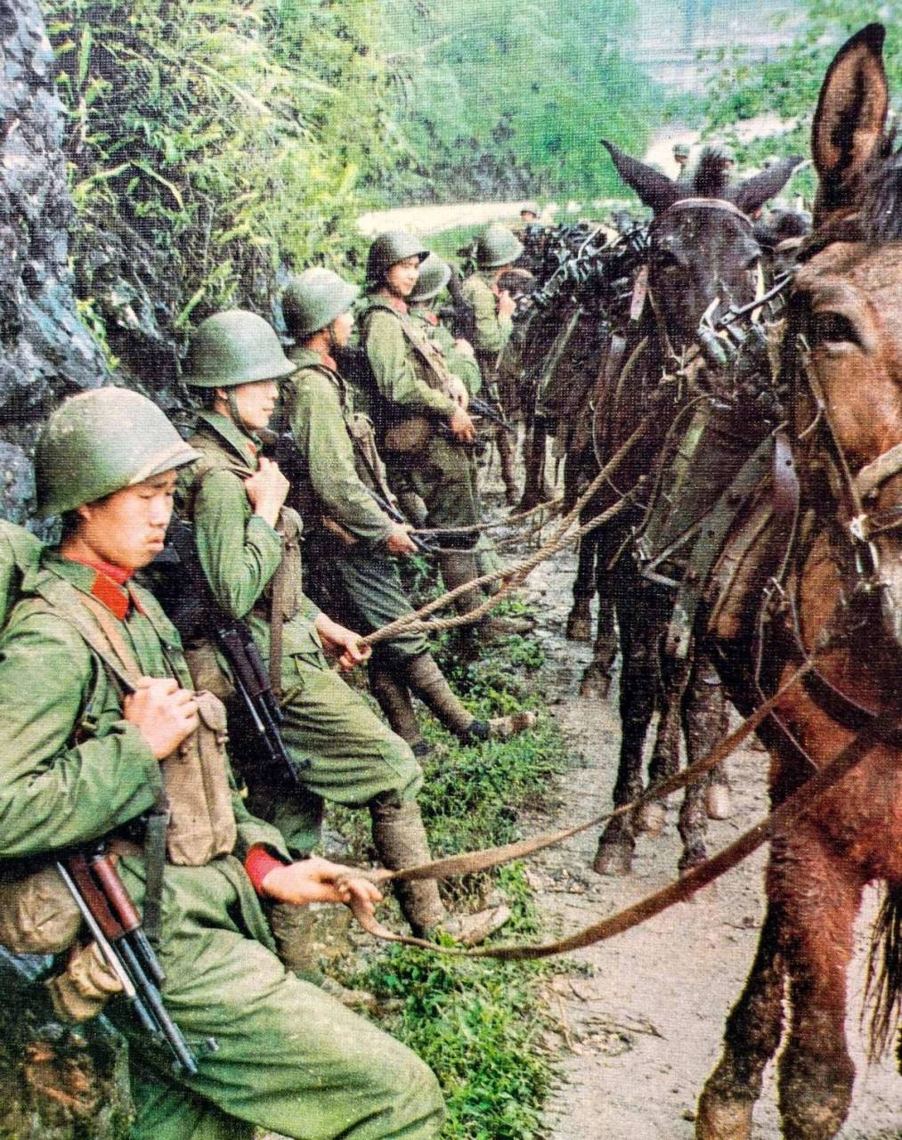 在与妻子结婚之前,杜海山当选为战斗英雄,经常在全国范围