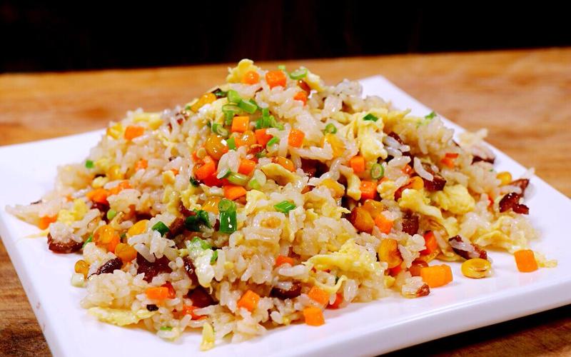 广式腊肠蛋炒饭:香气四溢,粒粒分明的美味主食!