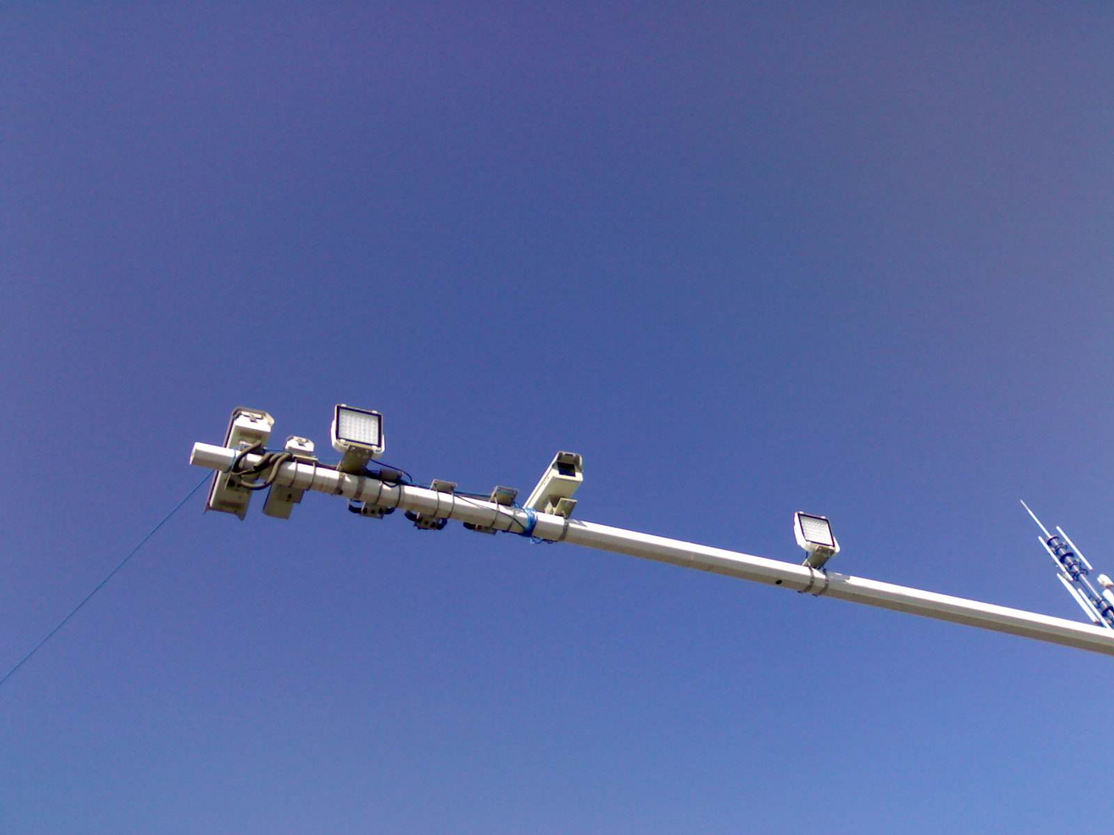 高速电子眼将全面升级,新增5个扣分的事项,车距不够都不放过