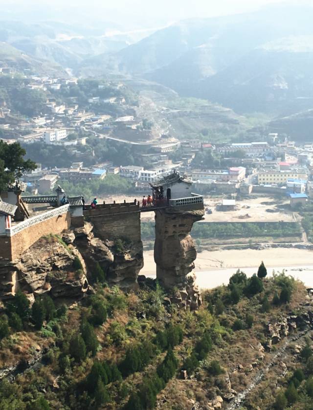 佳县香炉寺:悬壁临江,遗世独立