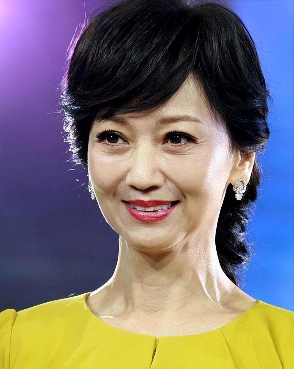 歪嘴巴,千层褶,僵尸脸,被称为"不老女神"的明星,都翻车了