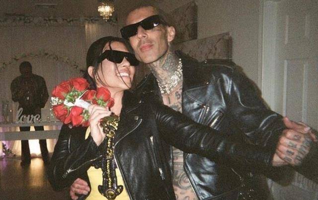 大姐考特尼结婚了!曾是卡戴珊"绿叶"成员,如今人气居高不下