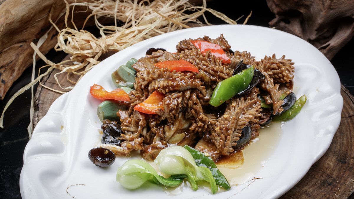 做菜放盐时间有讲究,荤菜素菜凉菜都不同,用对厨艺大增味道好