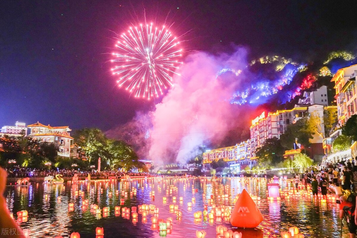 广西桂林资源县举行第二十七届民族传统河灯歌节 河灯万盏漂资江