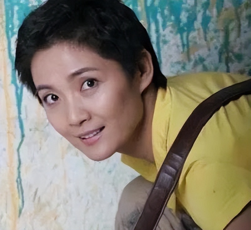 演员李婷,患病9年去世,离婚前夫带女儿再婚,弟弟做法令人心寒