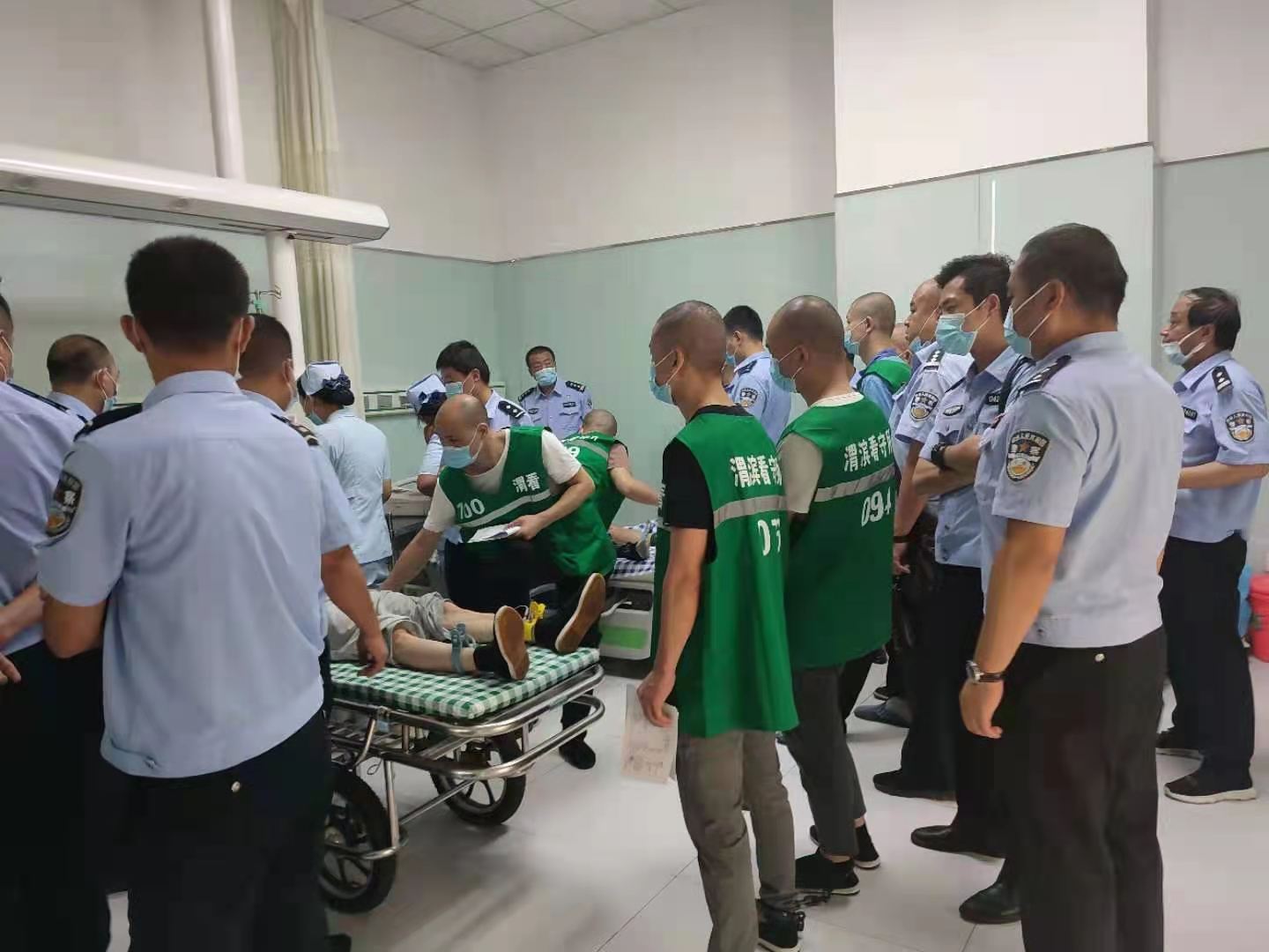 宝鸡渭滨检察院监督渭滨看守所完成第八批交付执行任务