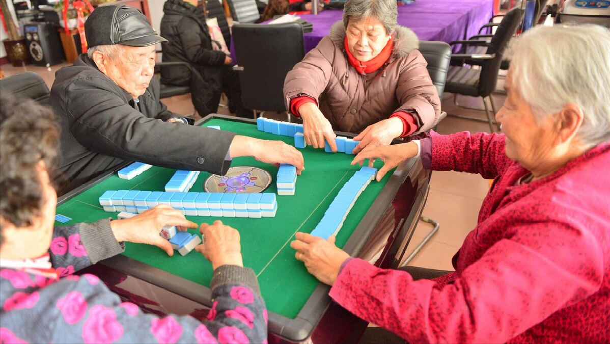 为什么奉劝老人不要去打麻将?76岁老人哭诉:这种消遣方式伤害大