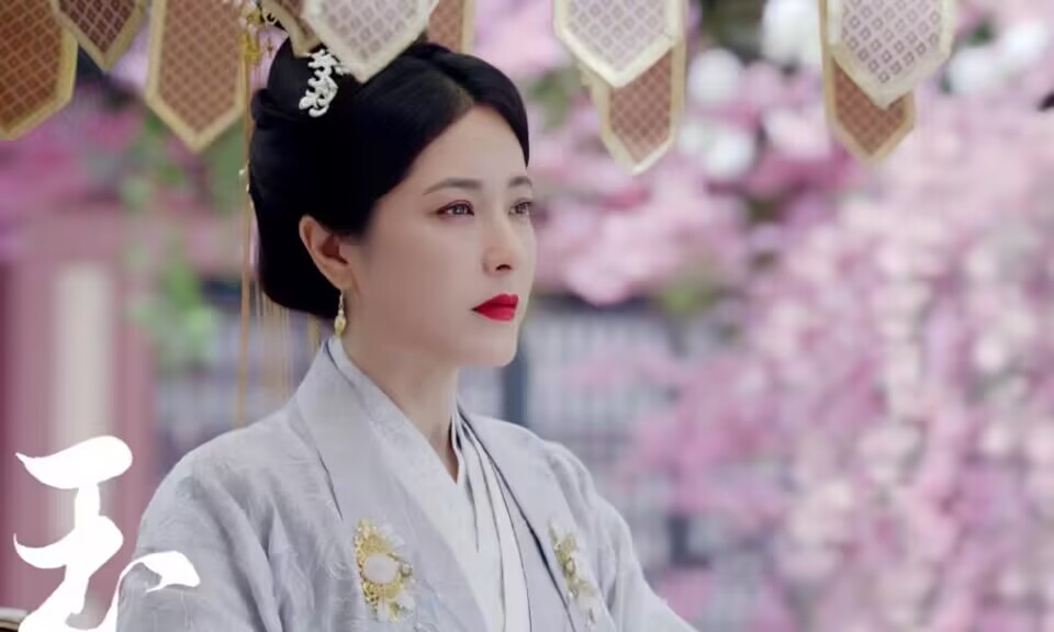 《玉骨遥》首播引爆热搜,肖战一出手就是精品,曾黎下线意难平