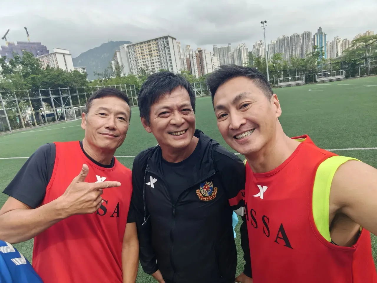 何家劲与老友重聚踢球,掀起回忆杀,苗侨伟,黄日华风采依旧