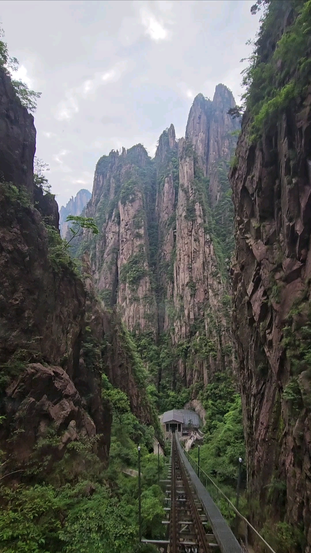 黄山西海大峡谷小火车图片