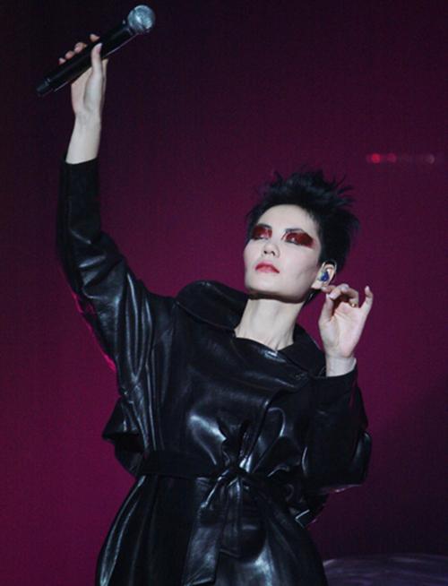 王菲与谢霆锋喜结连理,谢贤准备千万豪礼,"锋菲恋"大结局?