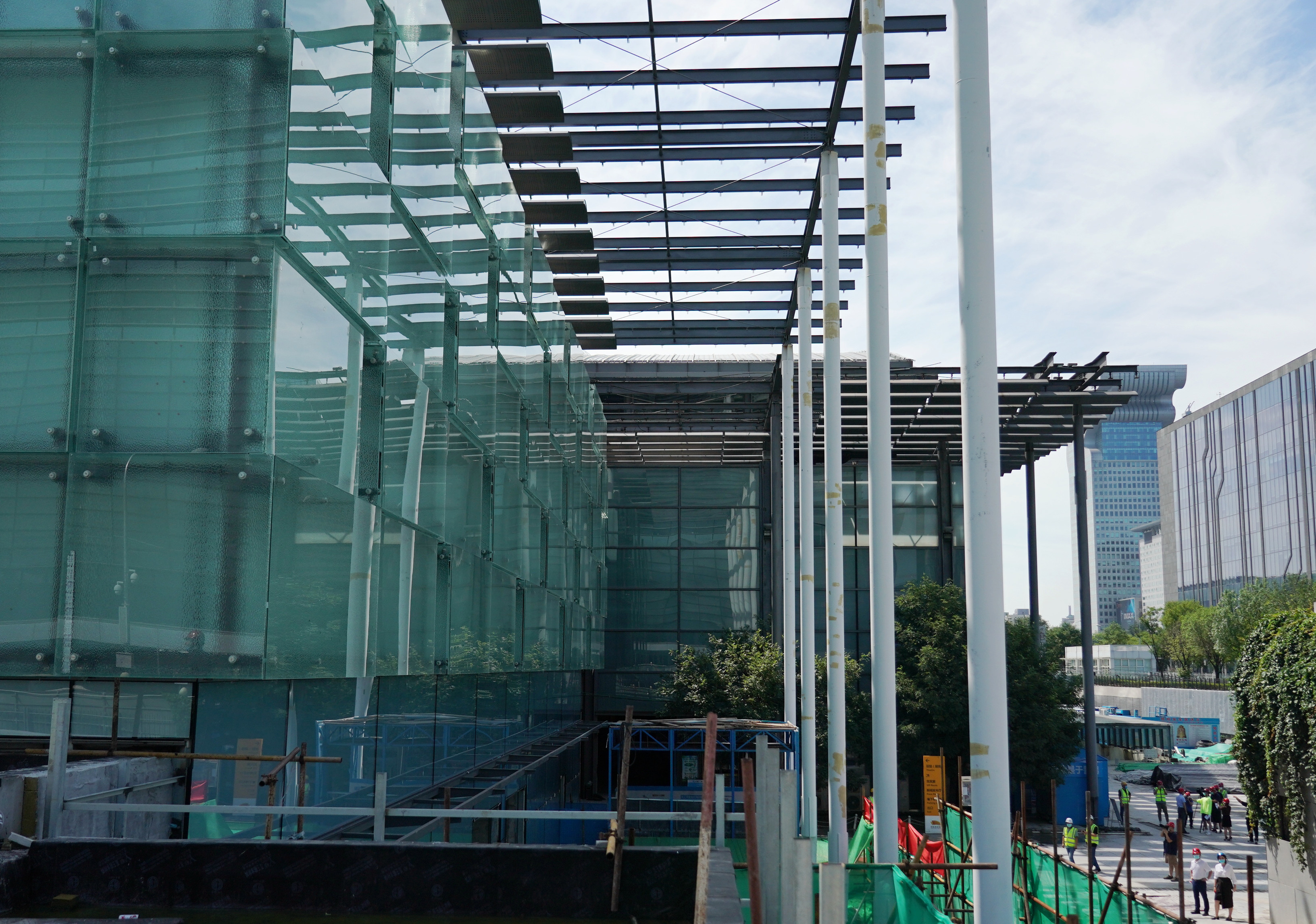 国家体育馆扩建部分玻璃幕墙施工完成(3)
